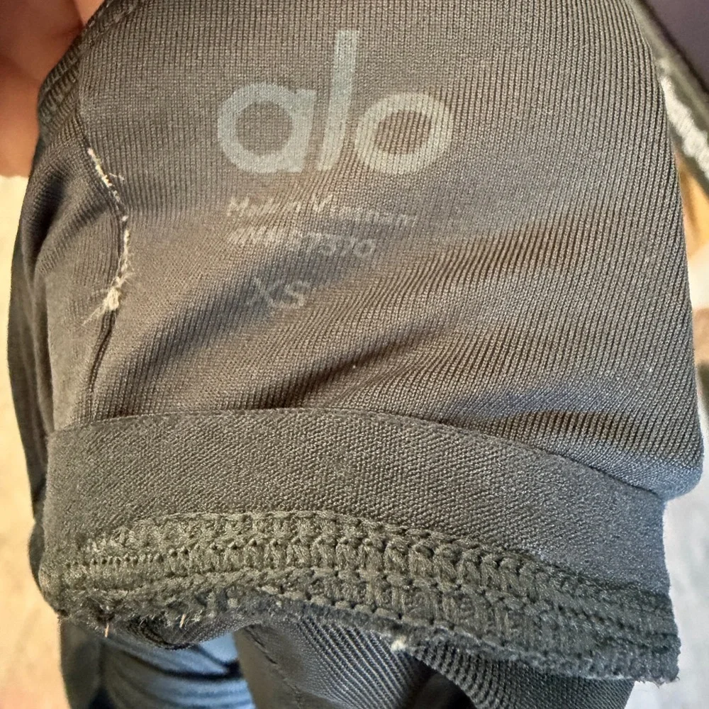 ALO Yoga Strappy Back Sports Bra - Charcoal Gray